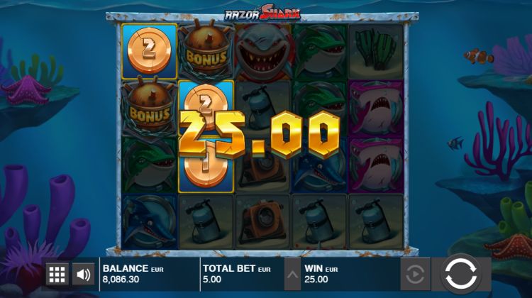 Swim towards blasting bonuses in Razor Shark slot!